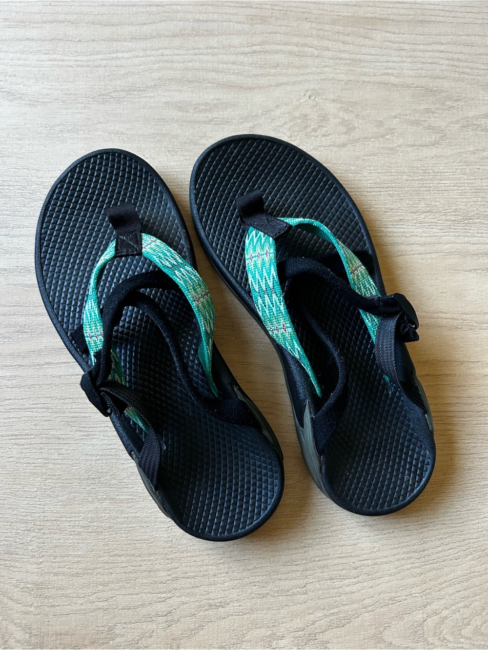*SOLD* Chaco Women’s Hipthong Two Ecotread Sandals Size 8